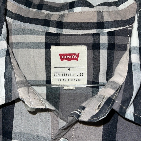 Levi’s Button-Up - Picture 3 of 4